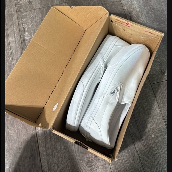 New In Box White Slip On Vans Men’s Size 8.5 Women’s Size 10 - Picture 1 of 6
